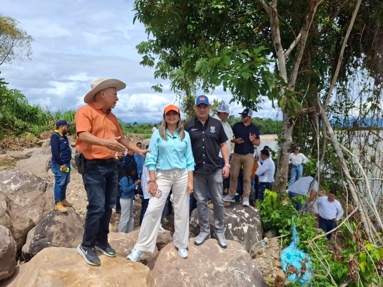 La Directora General de Corporinoquia, Diana Carolina Mariño Mondragón, está en visita técnica de seguimiento a puntos críticos en el departamento de Arauca
